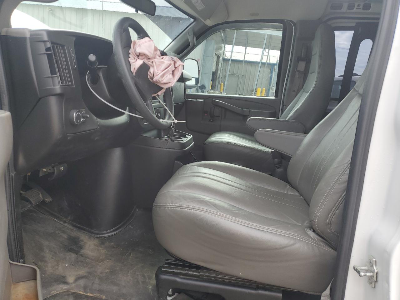 2018 GMC Savana - Image 7