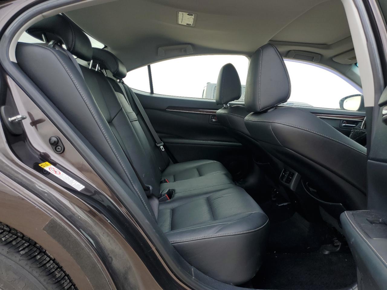 2014 Lexus ES - Image 10
