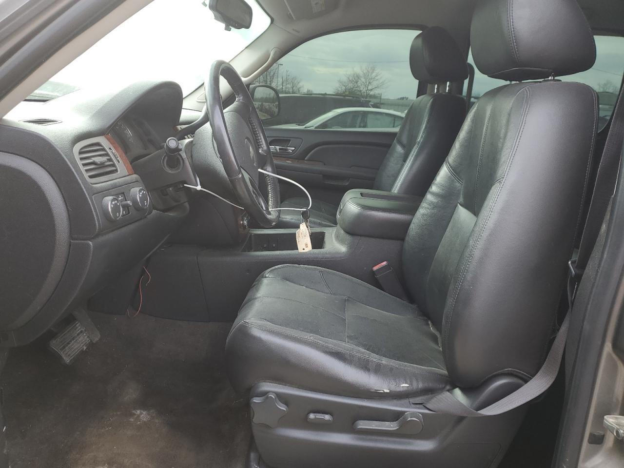 2009 Chevrolet Suburban - Image 7