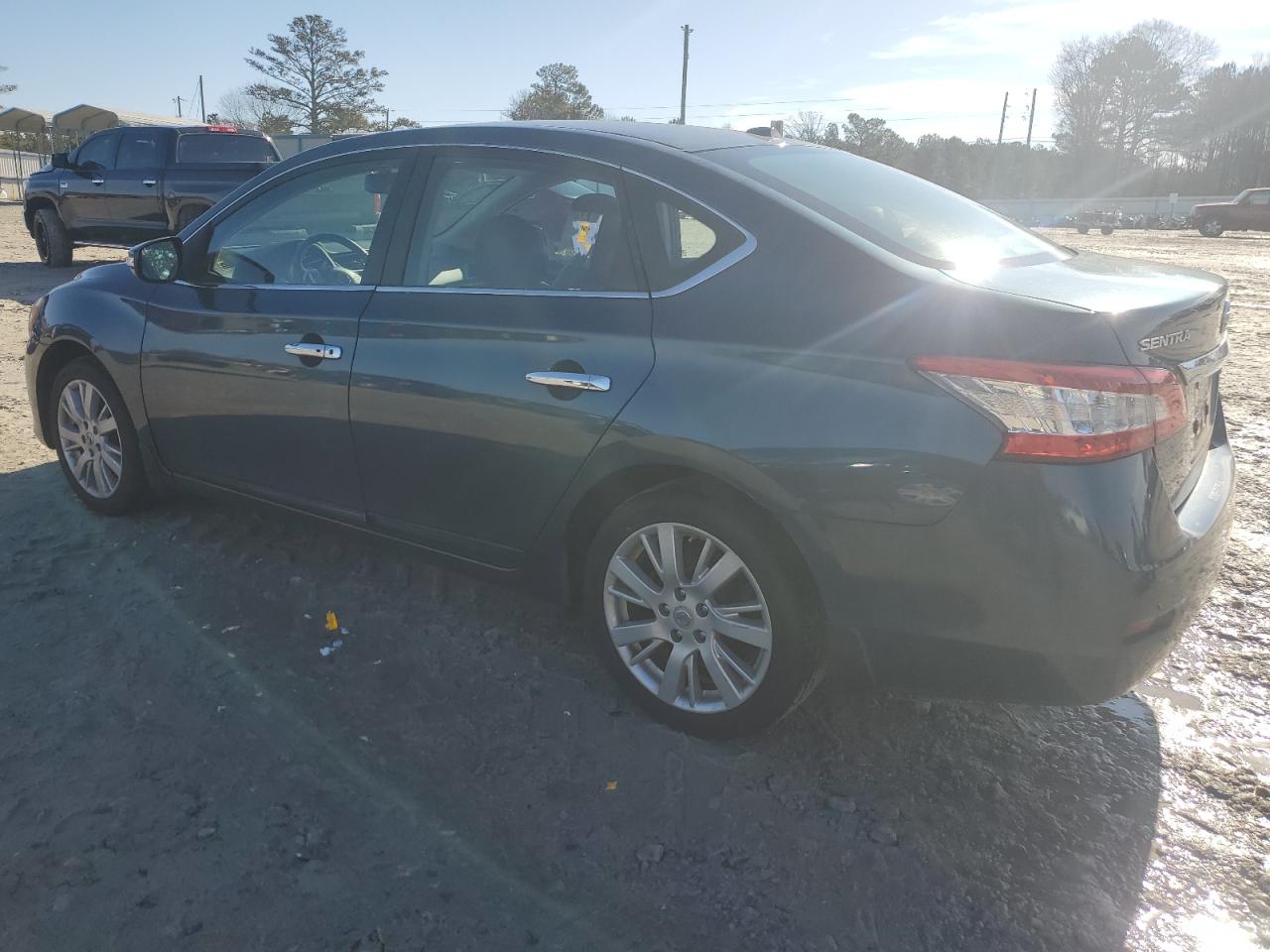 2015 Nissan Sentra - Image 2