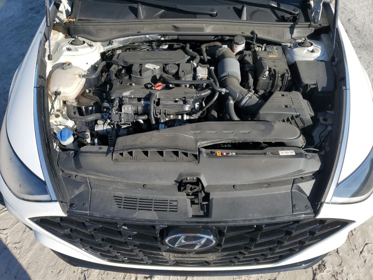 2022 Hyundai Sonata - Image 13