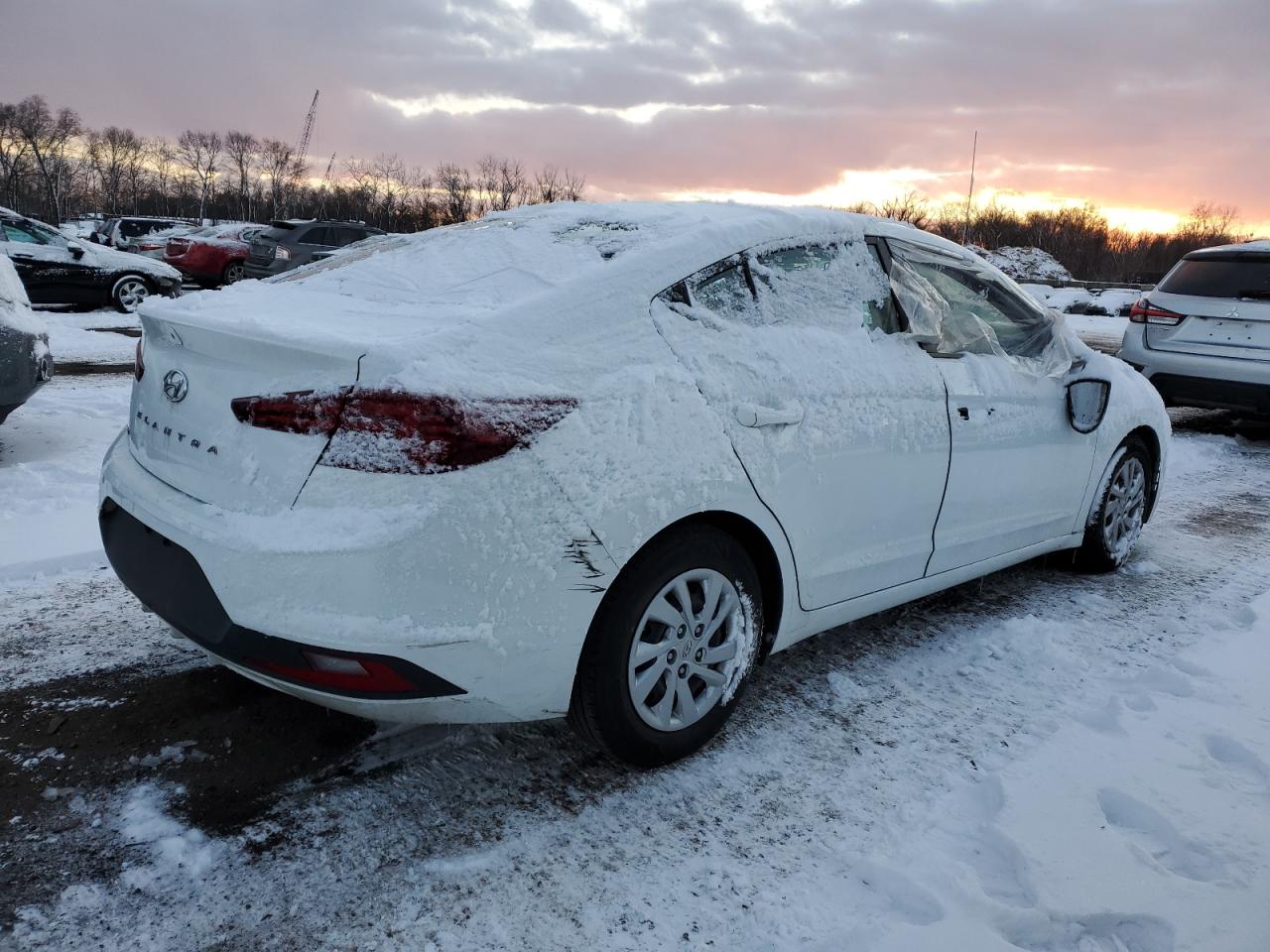 2019 Hyundai Elantra - Image 3