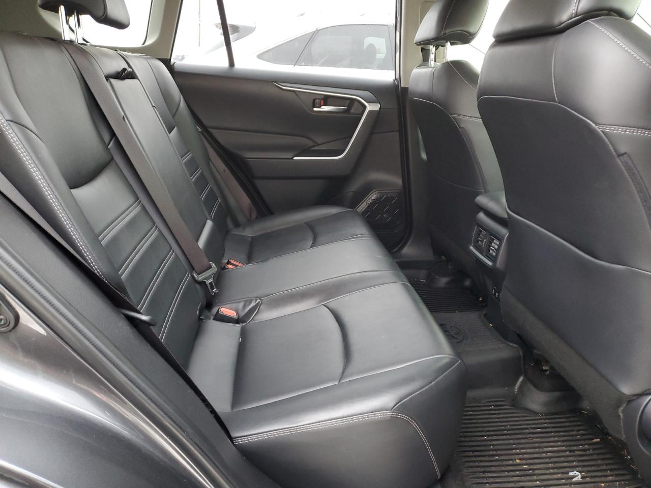 2019 Toyota RAV 4 - Image 11