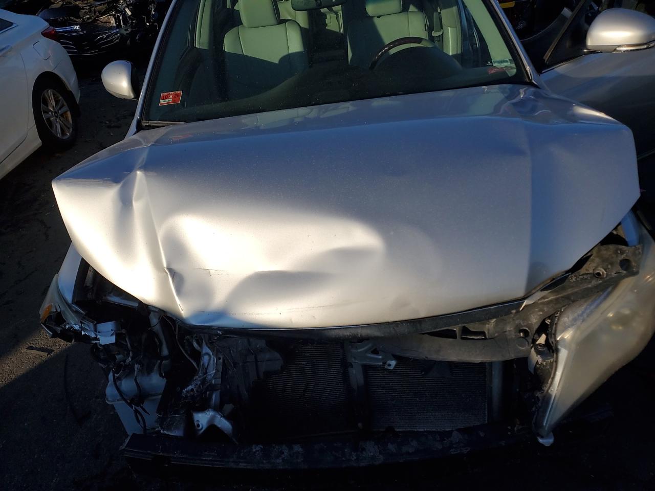 2012 Toyota Avalon - Image 11
