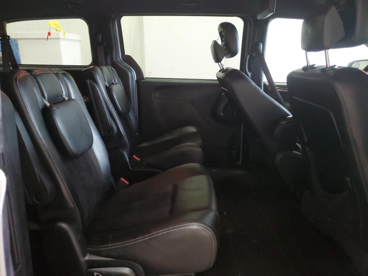2017 Dodge Caravan - Image 11