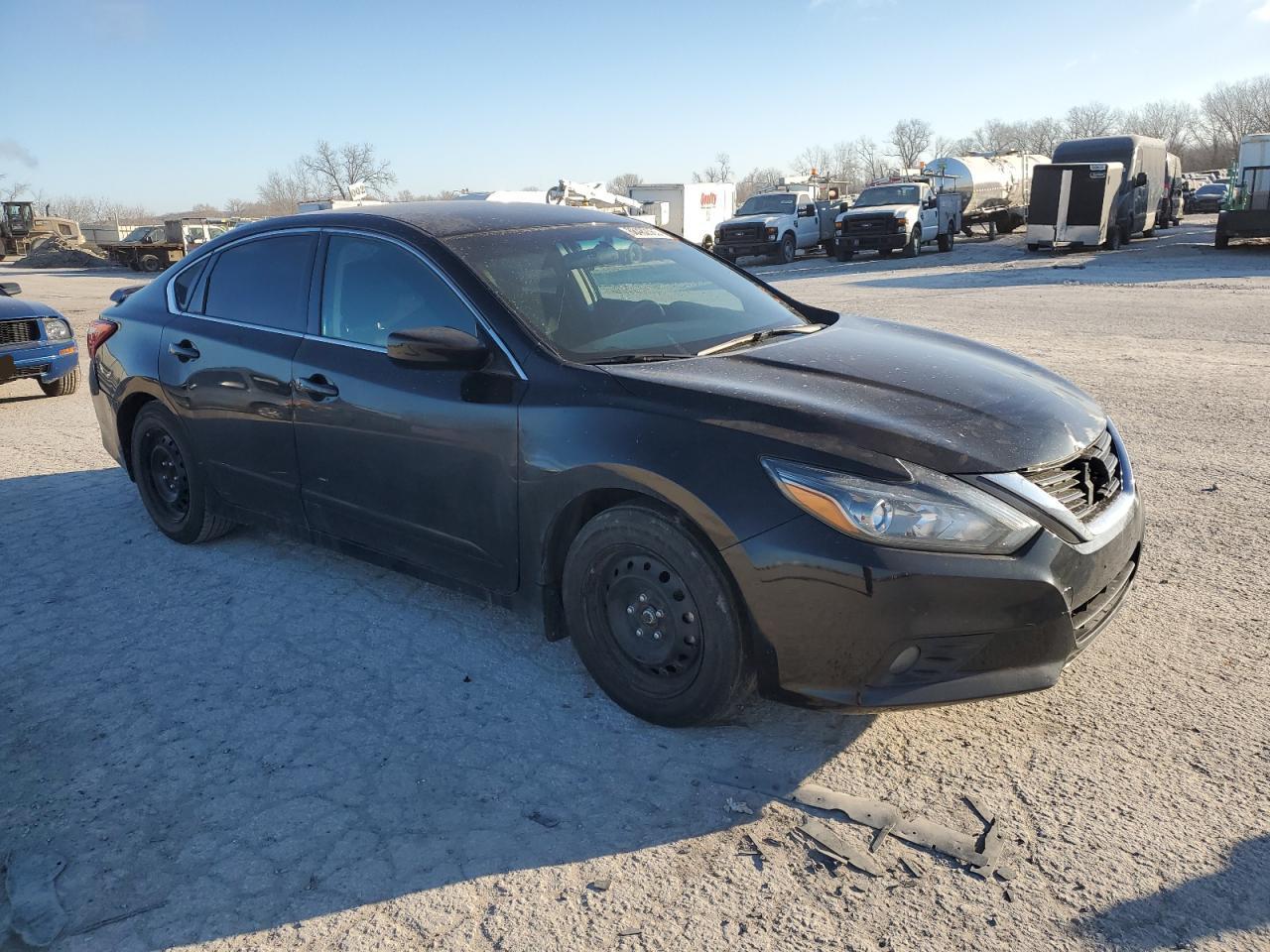 2017 Nissan Altima - Image 4