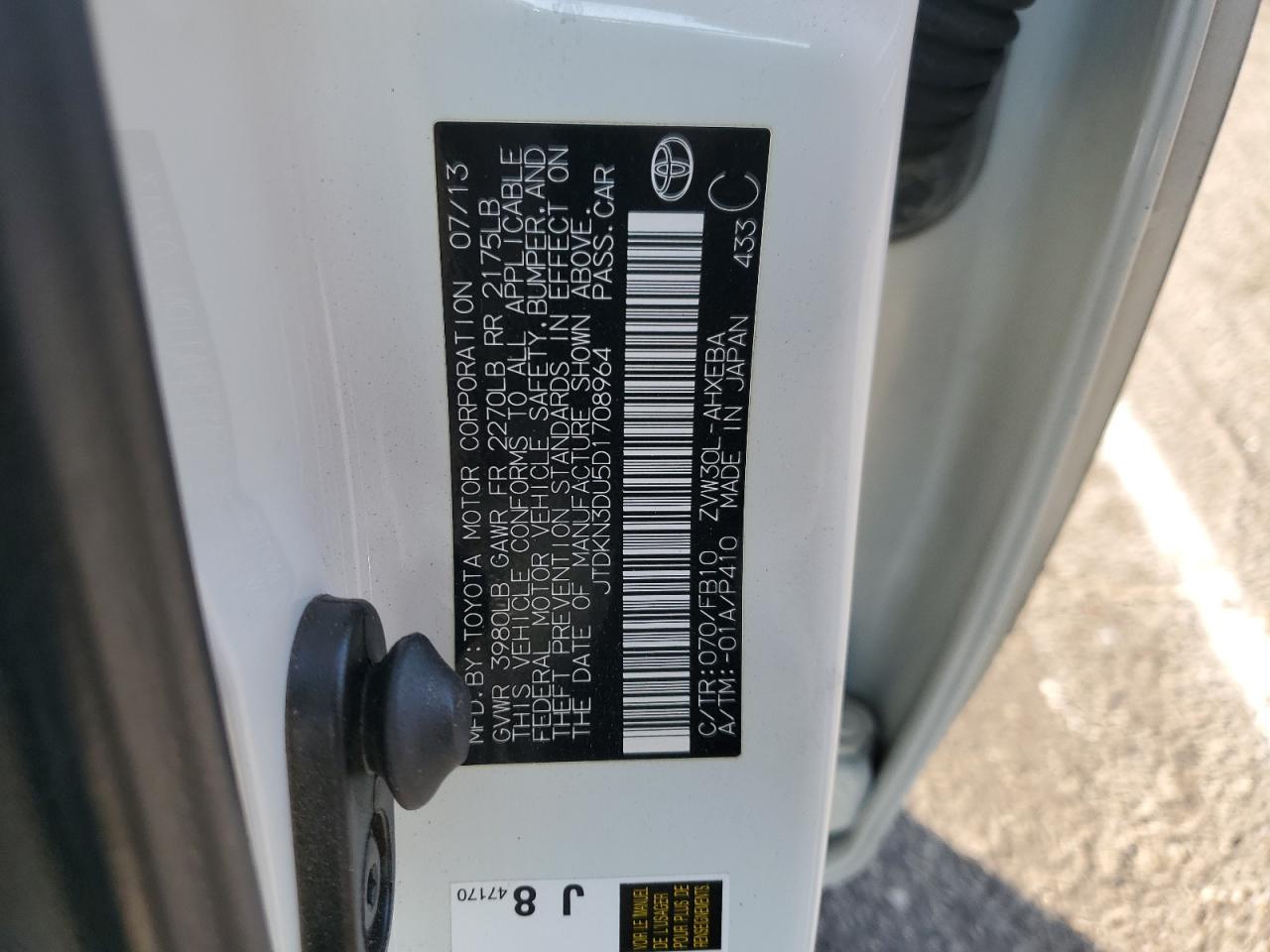 2013 Toyota Prius - Image 14
