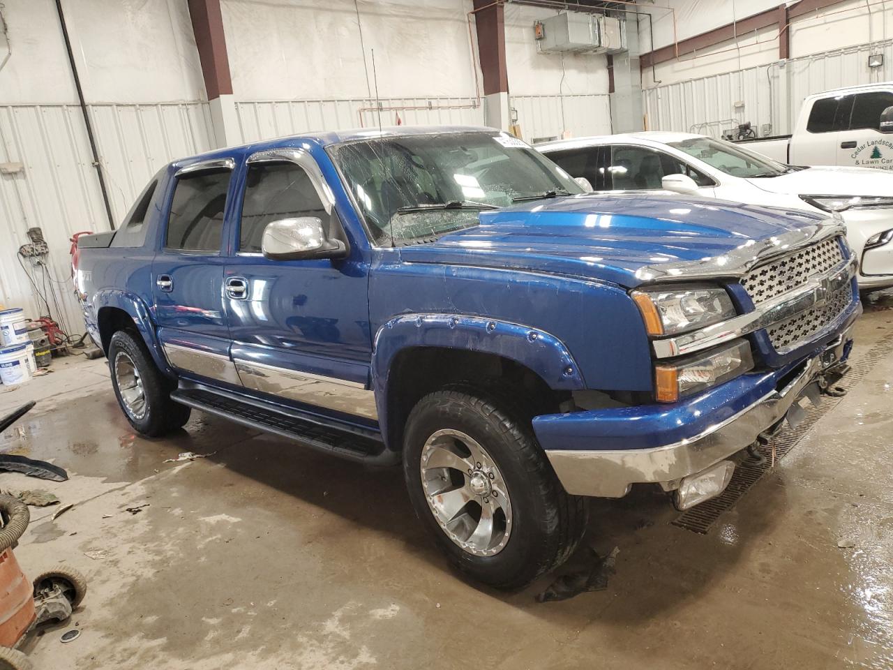 2003 Chevrolet Avalanche - Image 4