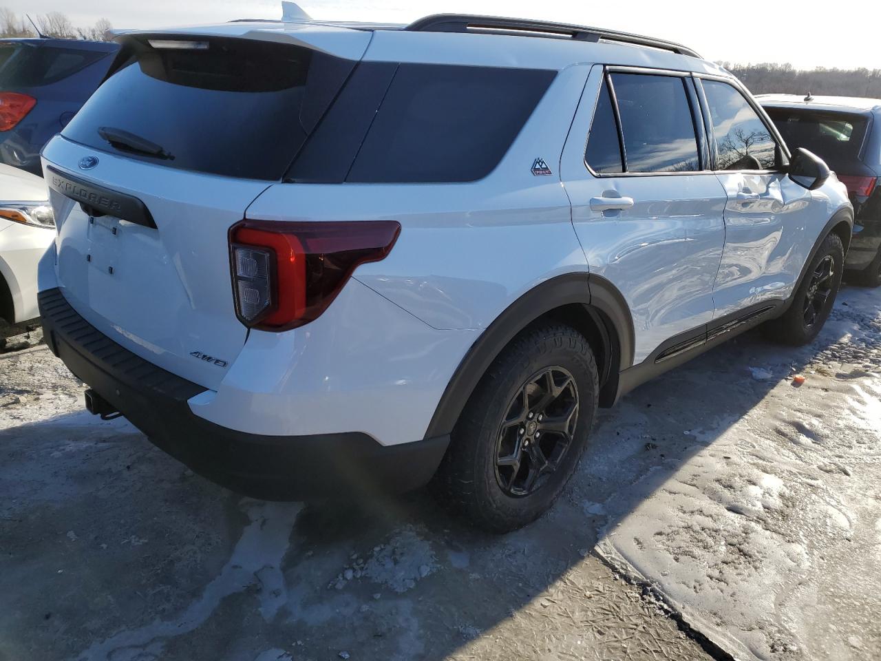 2022 Ford Explorer - Image 3