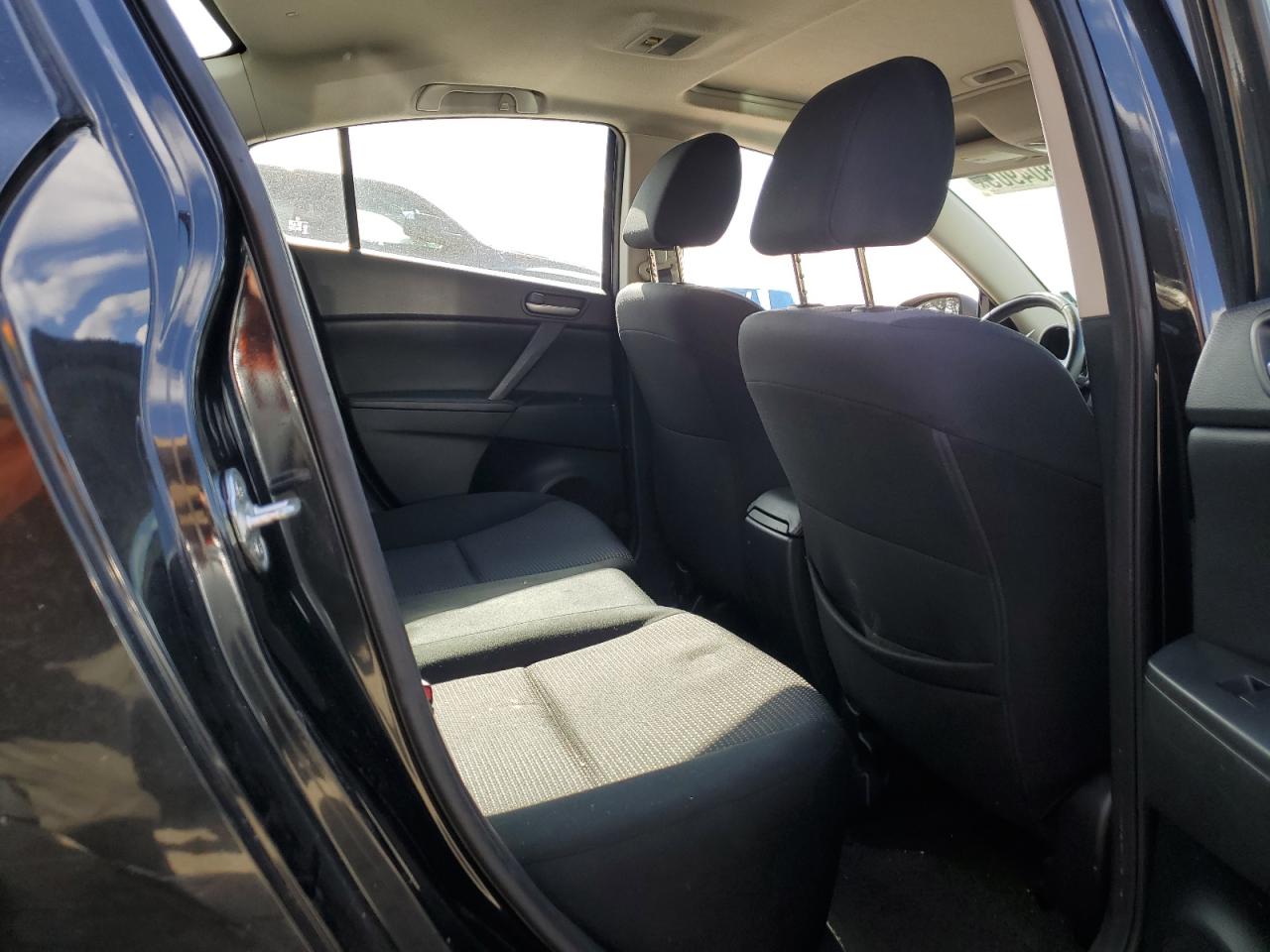2010 Mazda 3 - Image 10
