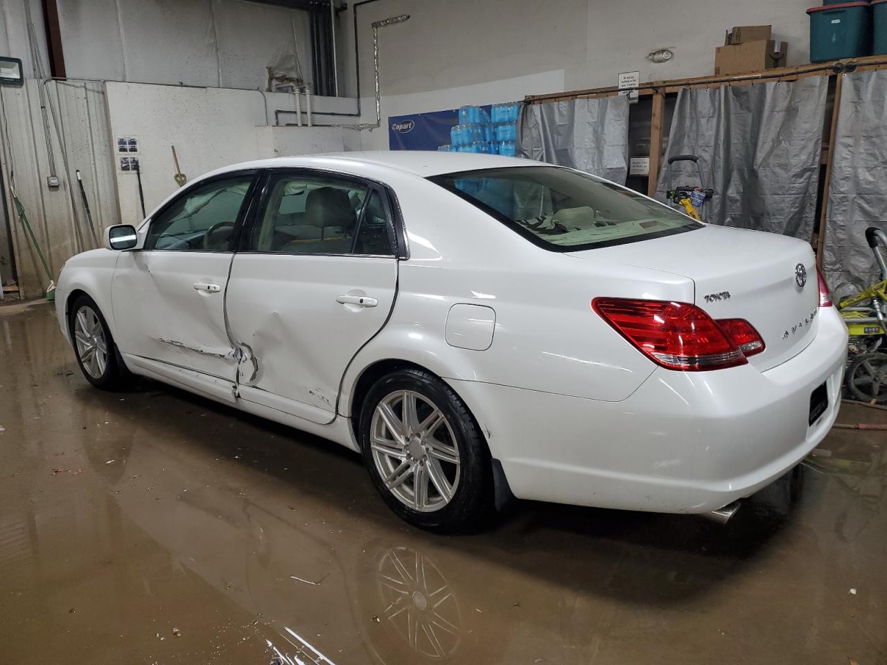 2005 Toyota Avalon - Image 2