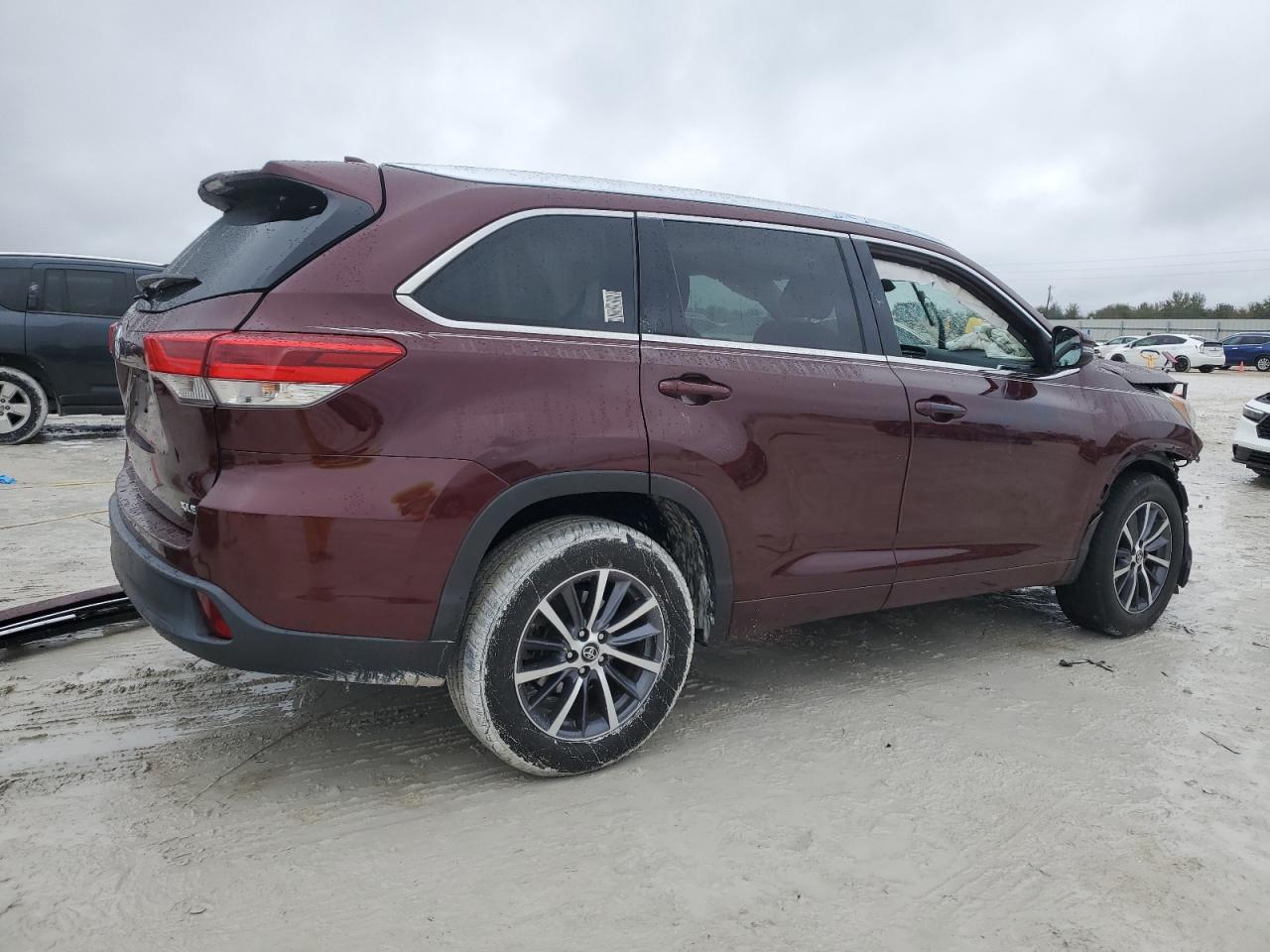 2018 Toyota Highlander - Image 3