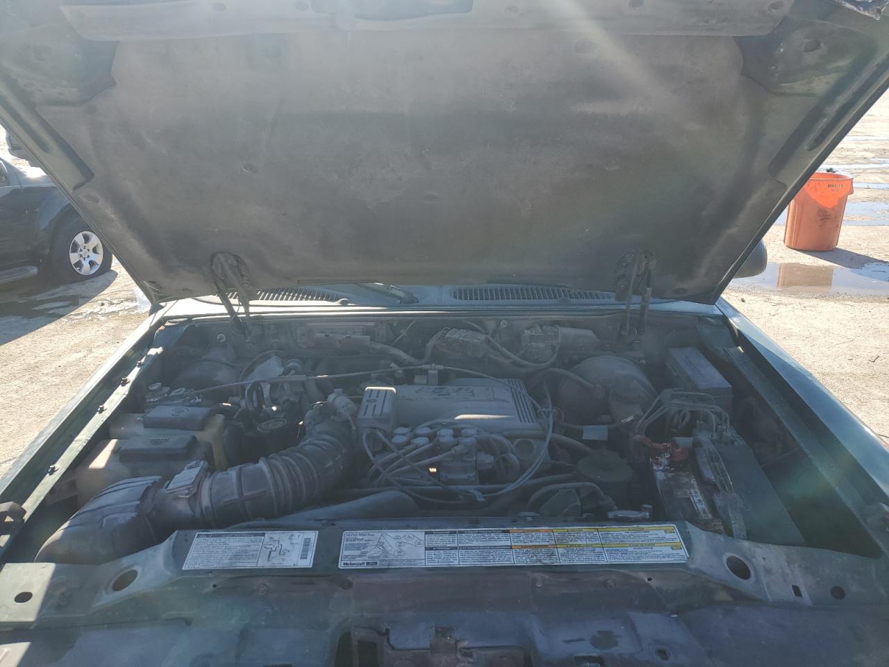 2000 Ford Explorer - Image 13
