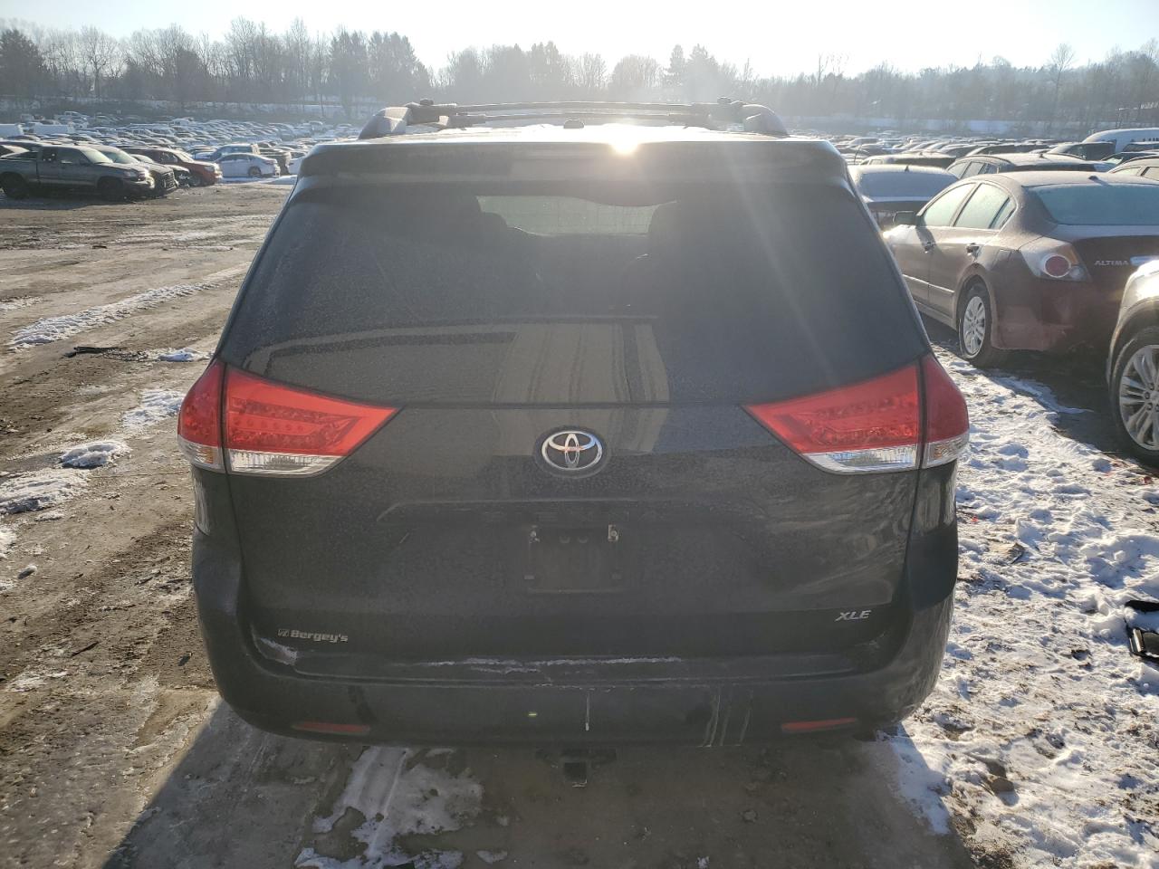 2011 Toyota Sienna - Image 6