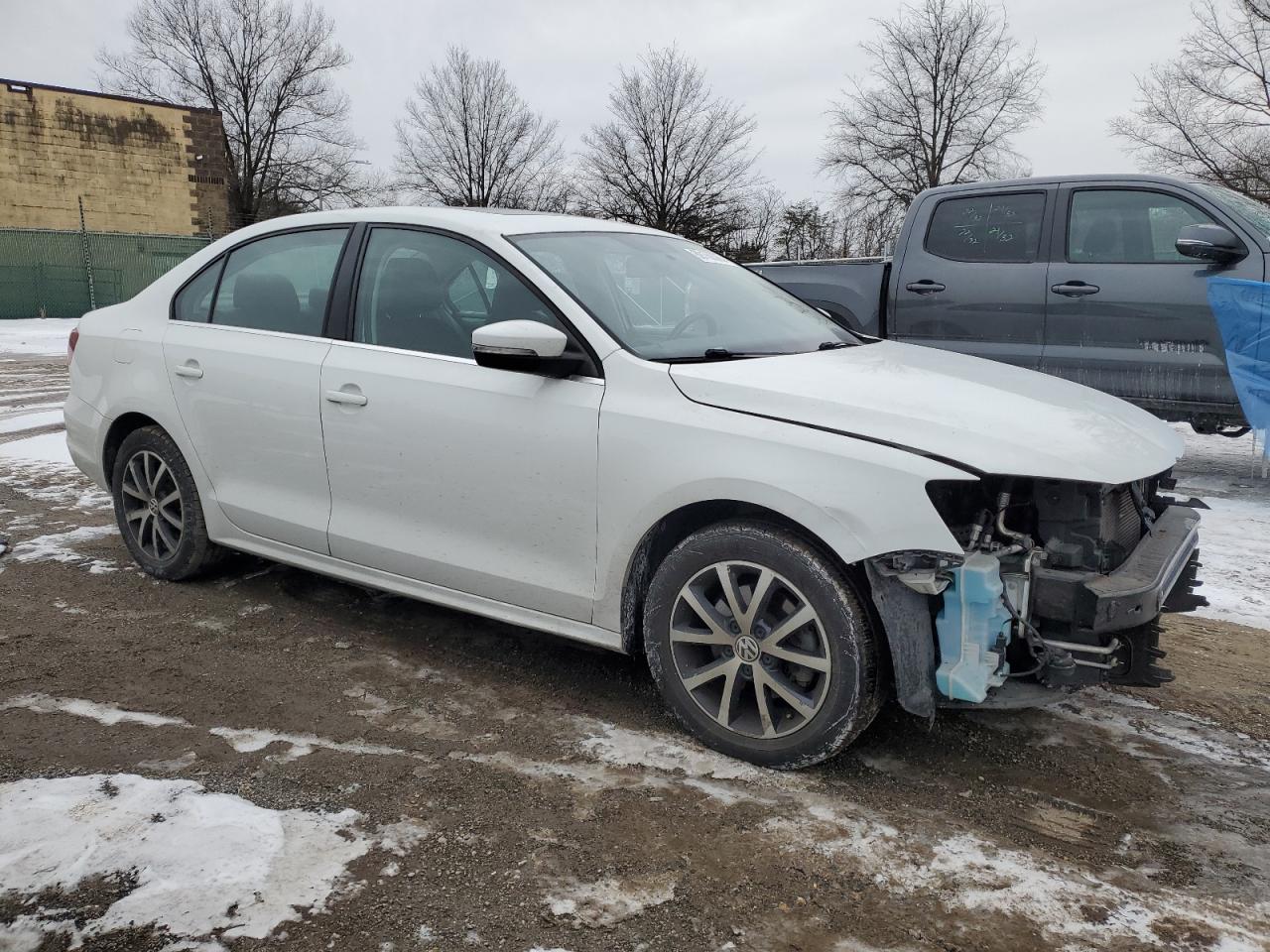 2017 Volkswagen Jetta - Image 4