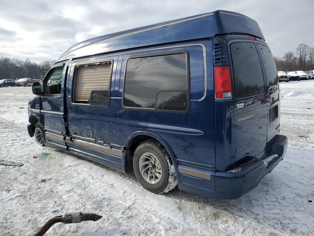 2000 Chevrolet Express - Image 2
