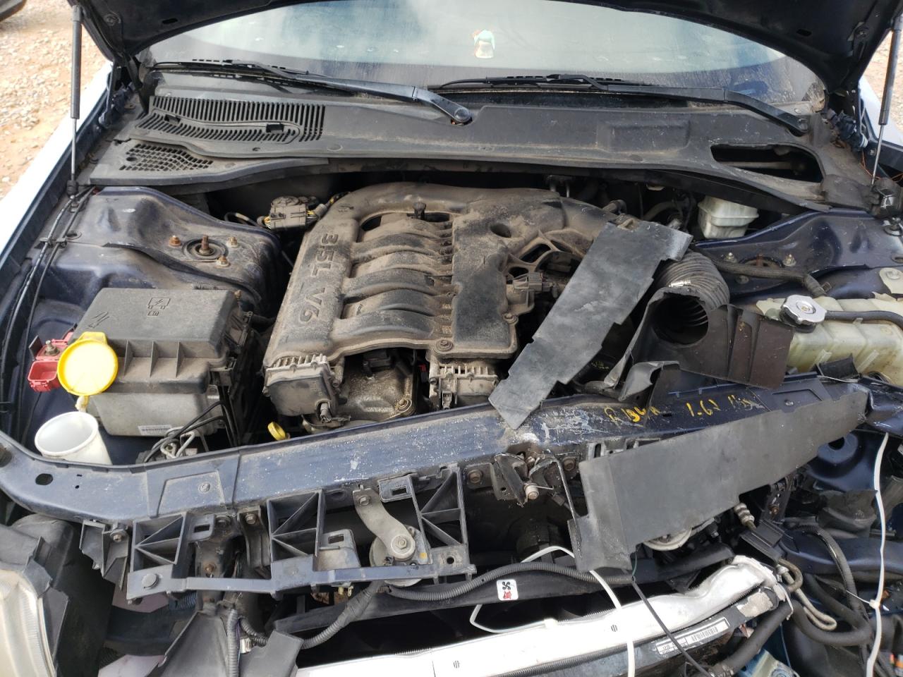 2005 Dodge Magnum - Image 11