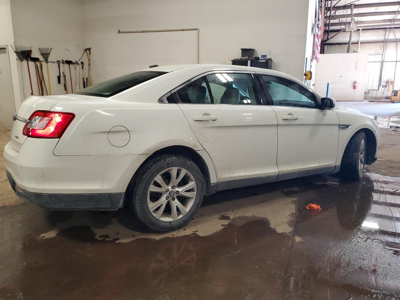 2010 Ford Taurus - Image 3