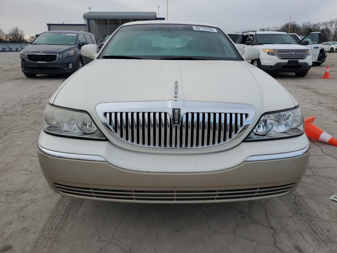 2005 Lincoln Town Car - Image 5