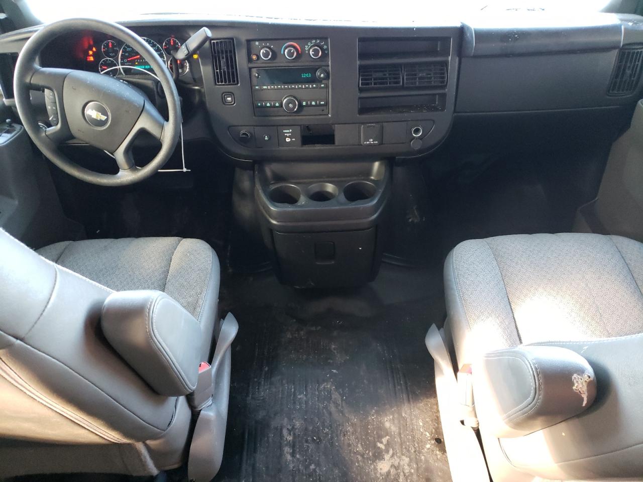 2022 Chevrolet Express - Image 8