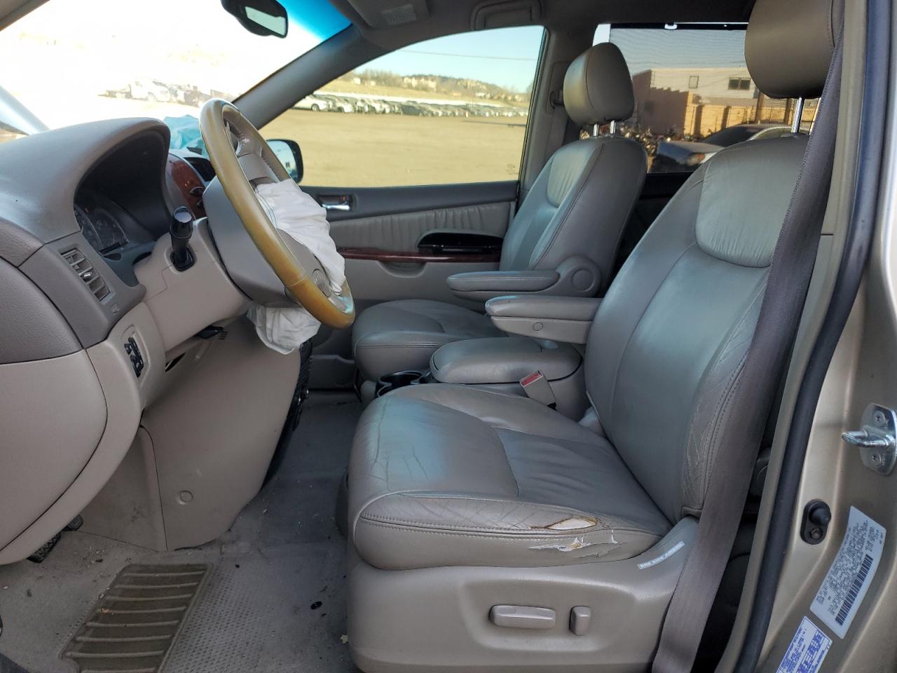 2004 Toyota Sienna - Image 7