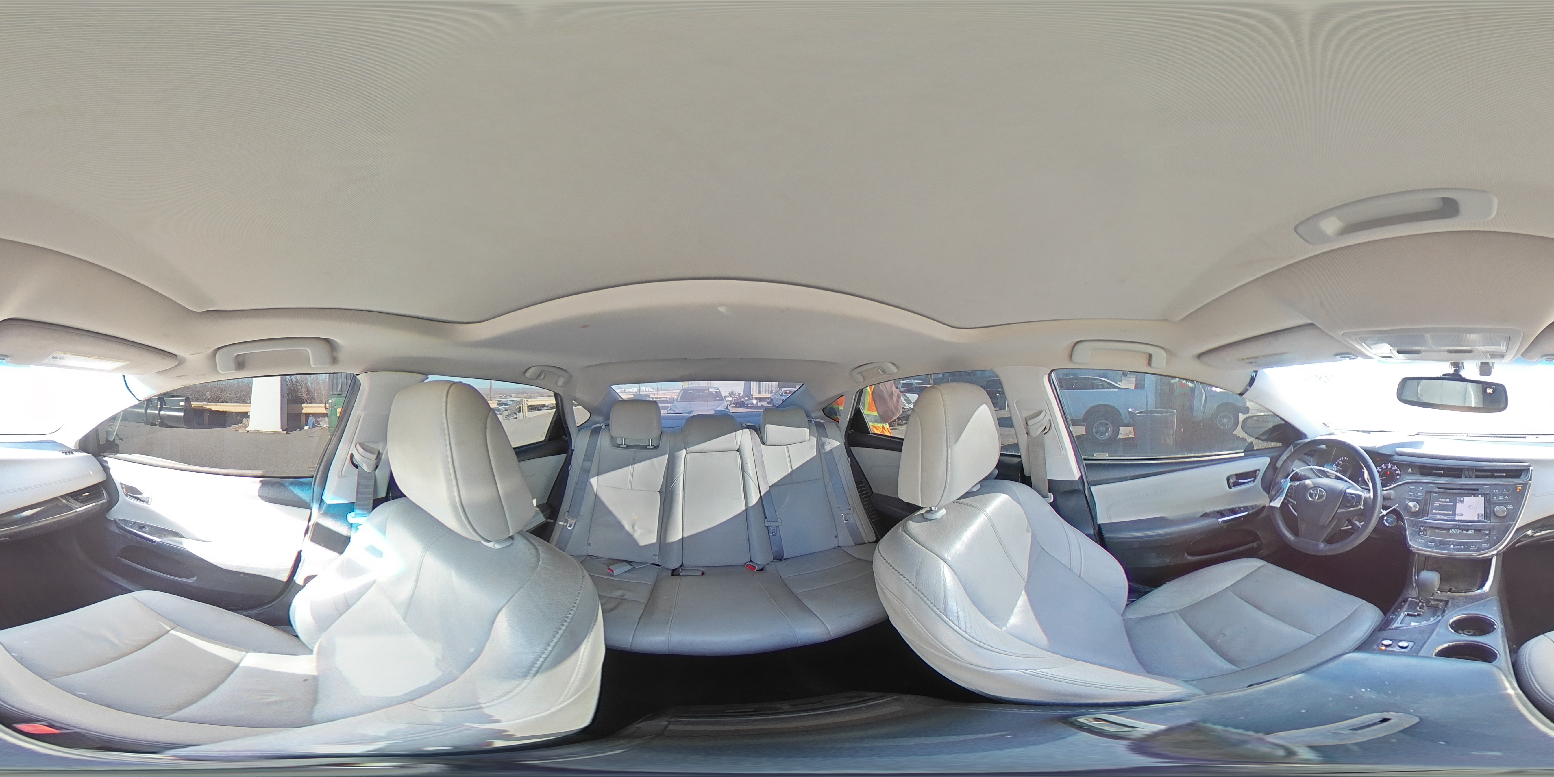 2015 Toyota Avalon - Image 13