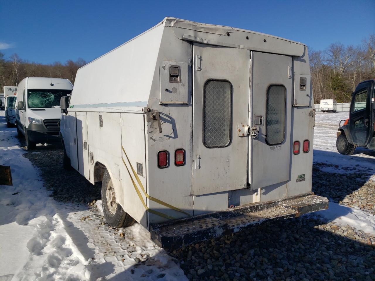 2009 GMC Savana - Image 2