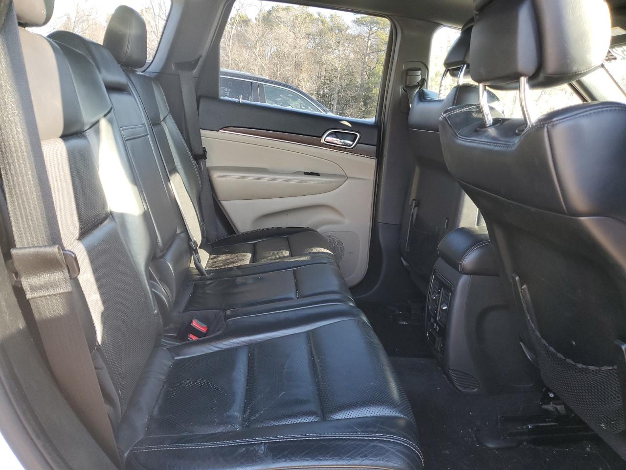 2015 Jeep Grand Cherokee - Image 11