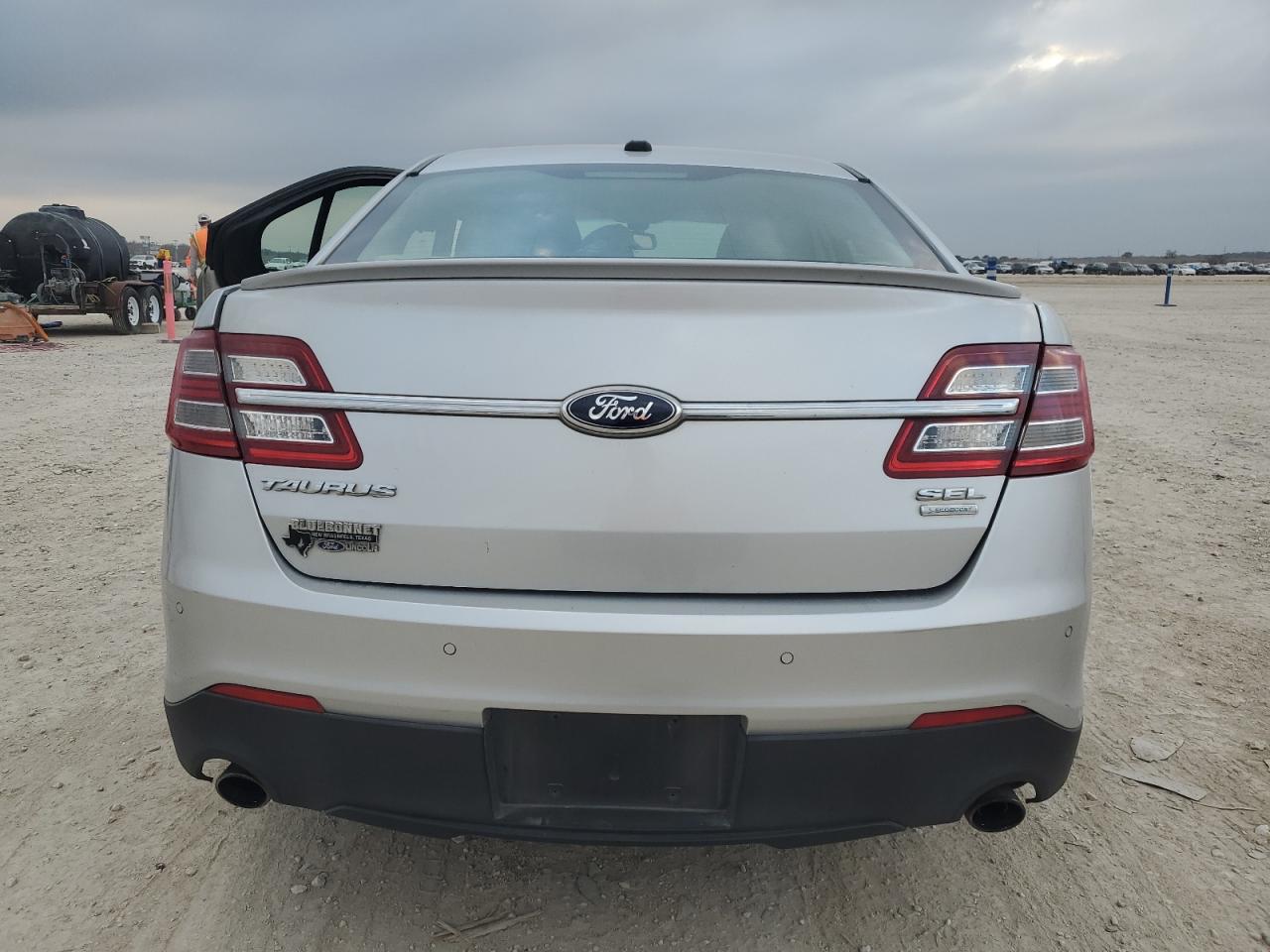 2013 Ford Taurus - Image 6