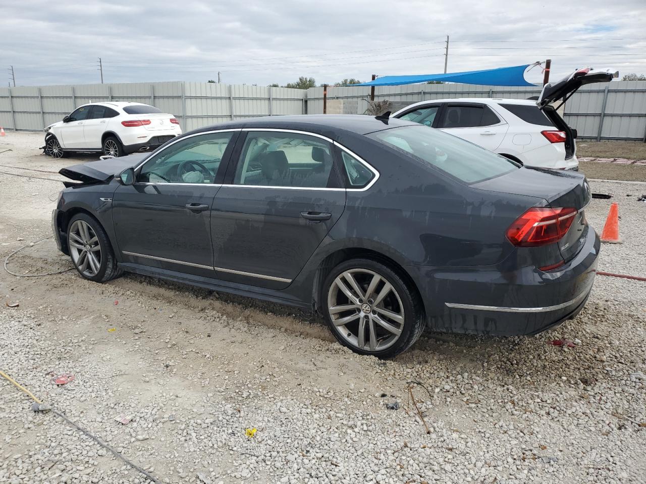 2017 Volkswagen Passat - Image 2