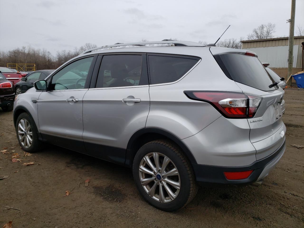 VIN 1FMCU9JD3HUA73239 2017 FORD ESCAPE no.2