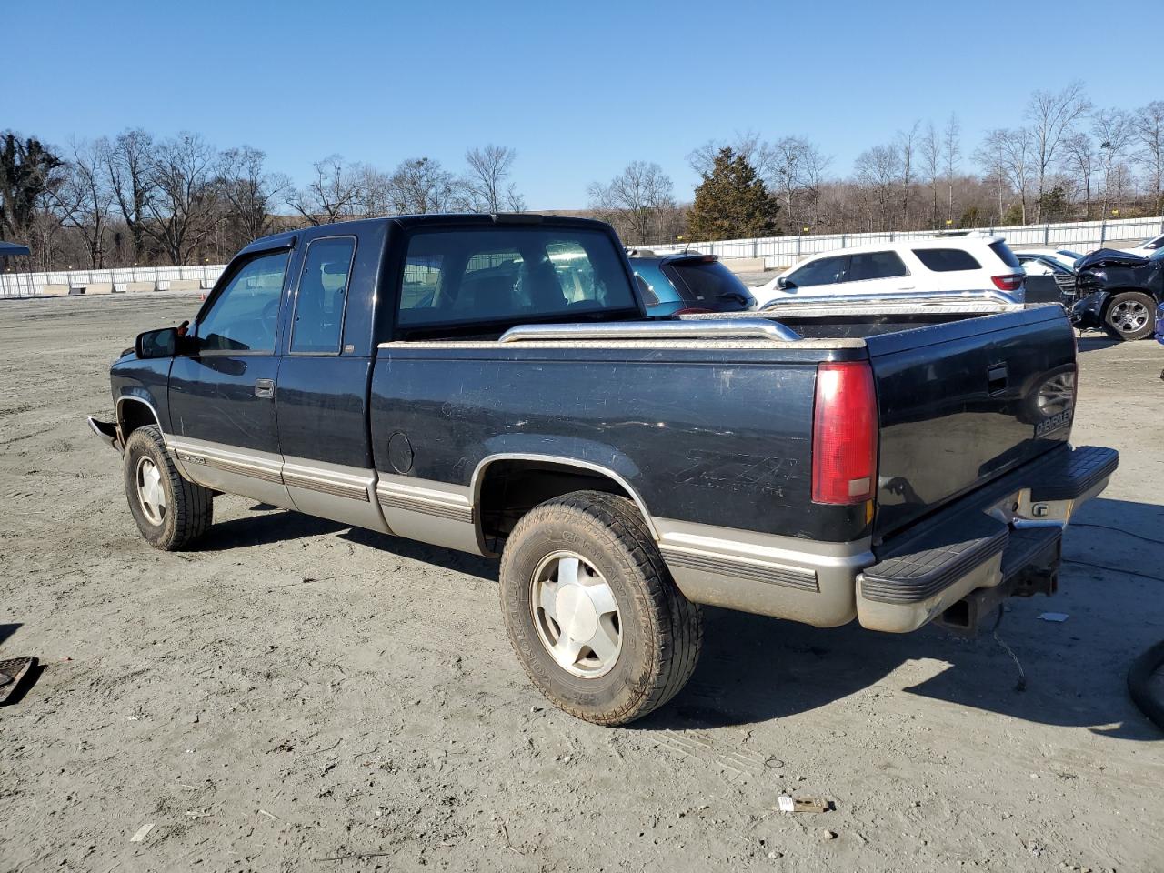 1998 Chevrolet GMT-400 - Image 2