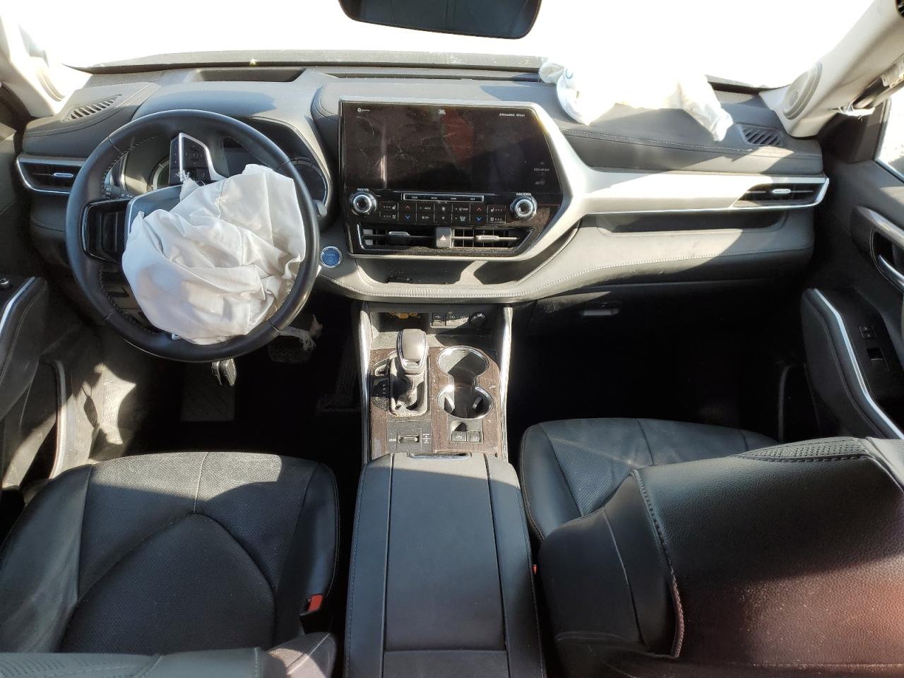 2022 Toyota Highlander - Image 8
