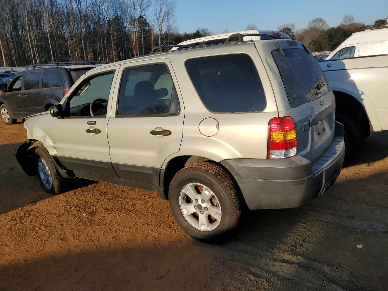 2005 Ford Escape - Image 2