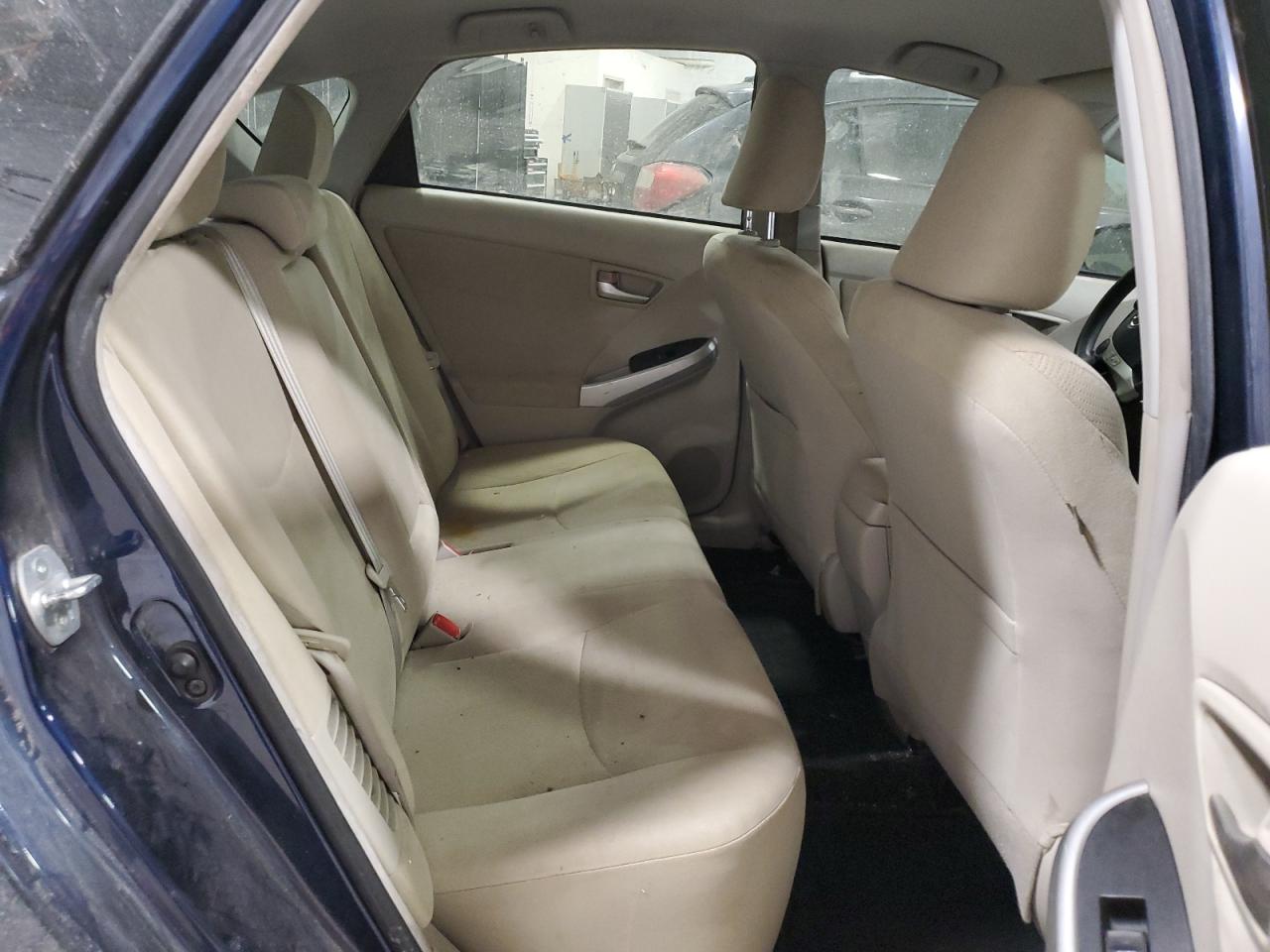2015 Toyota Prius - Image 11