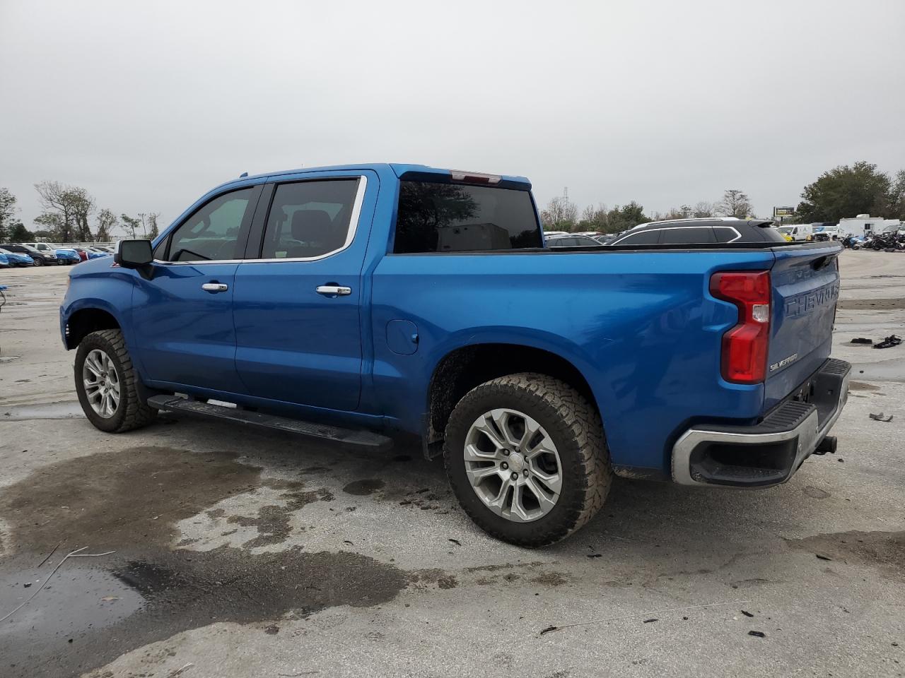2022 Chevrolet Silverado - Image 2