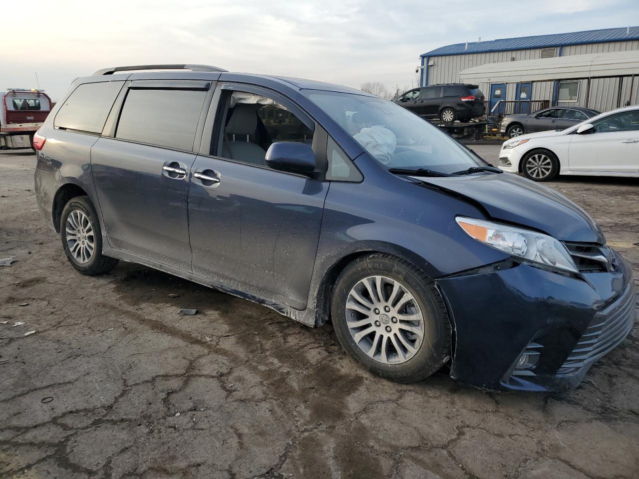 2020 Toyota Sienna - Image 4