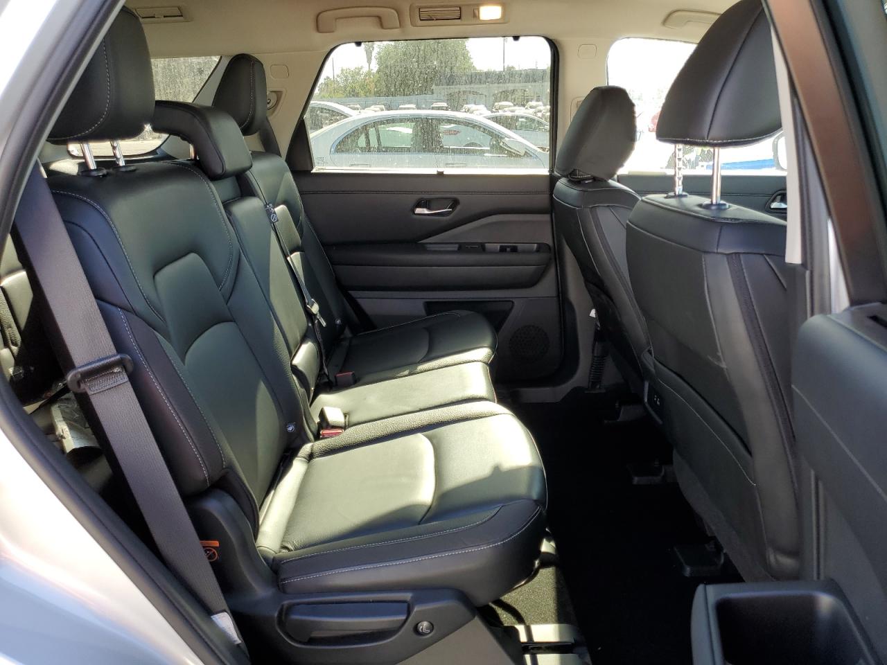 2024 Nissan Pathfinder - Image 11