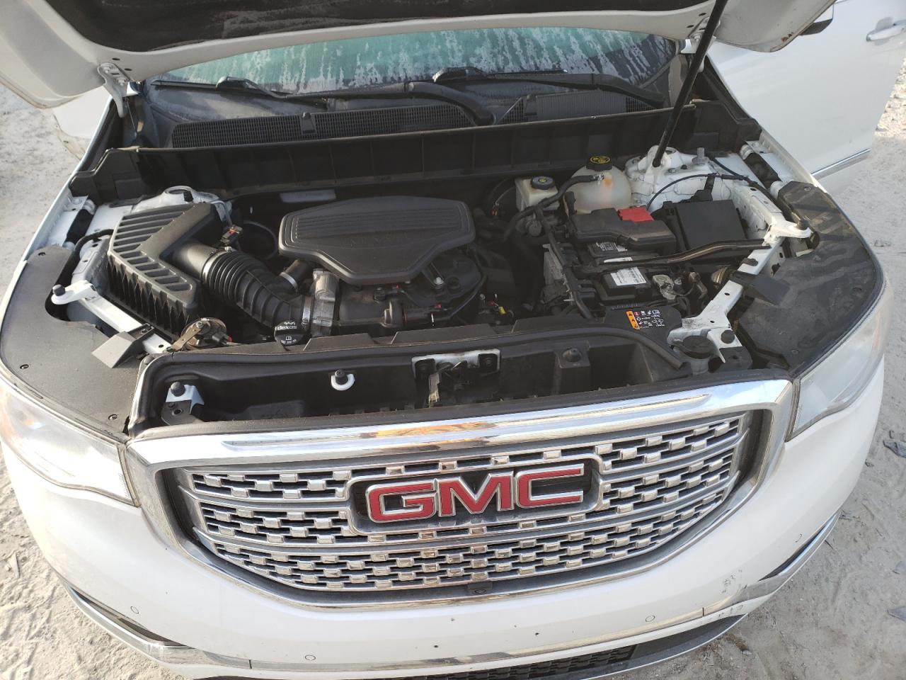 2018 GMC Acadia - Image 14