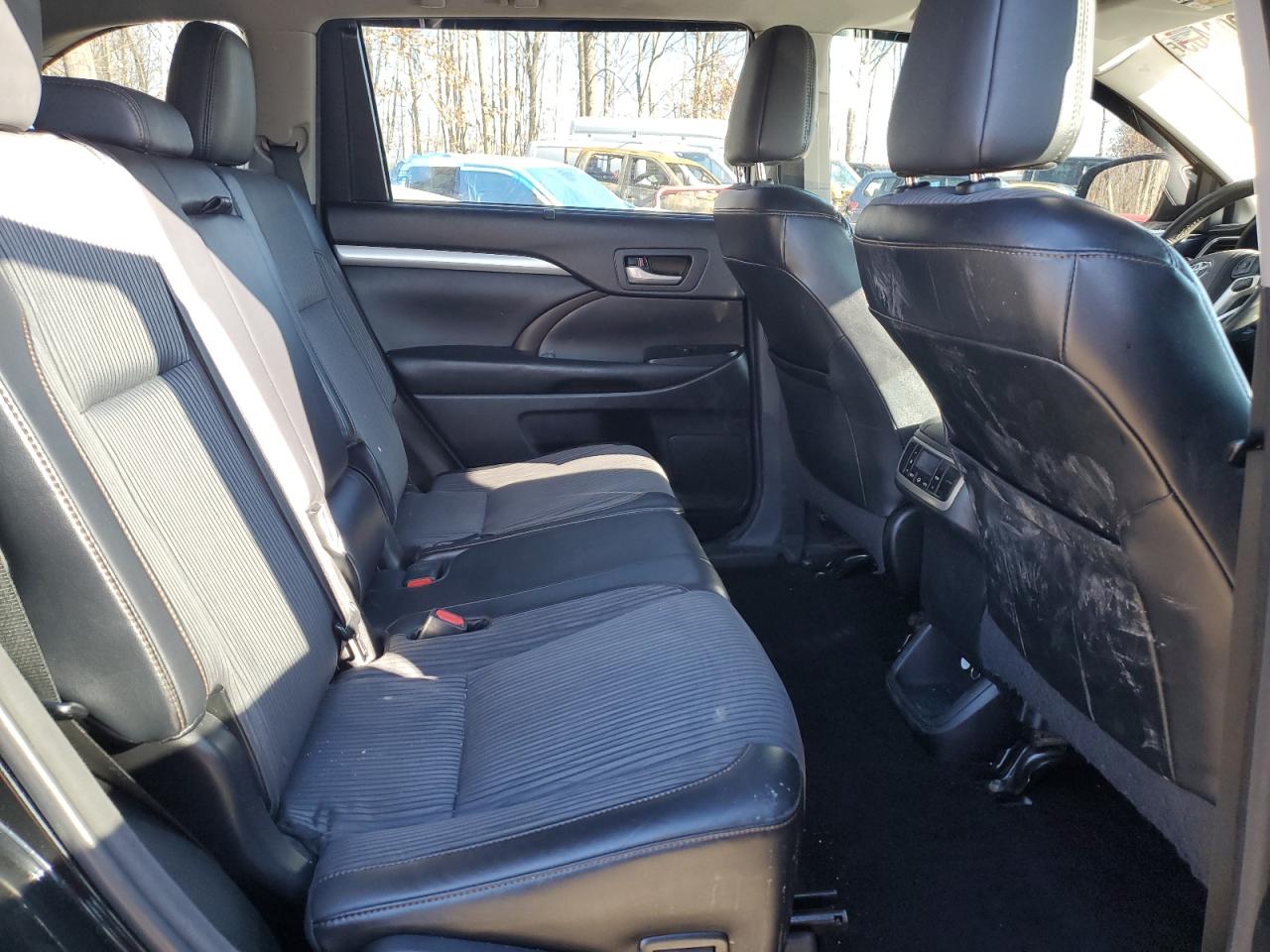 2015 Toyota Highlander - Image 11