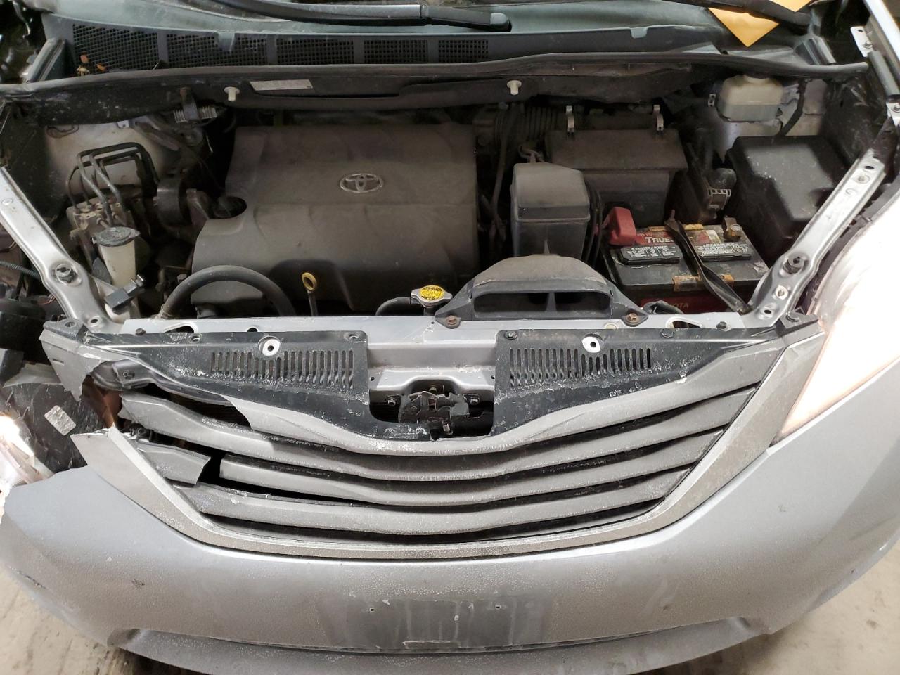 2013 Toyota Sienna - Image 14