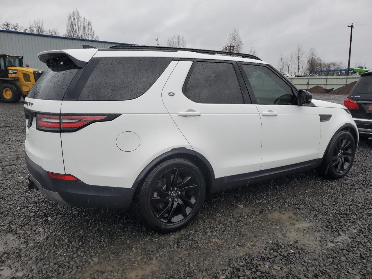 2017 Land Rover Discovery - Image 3