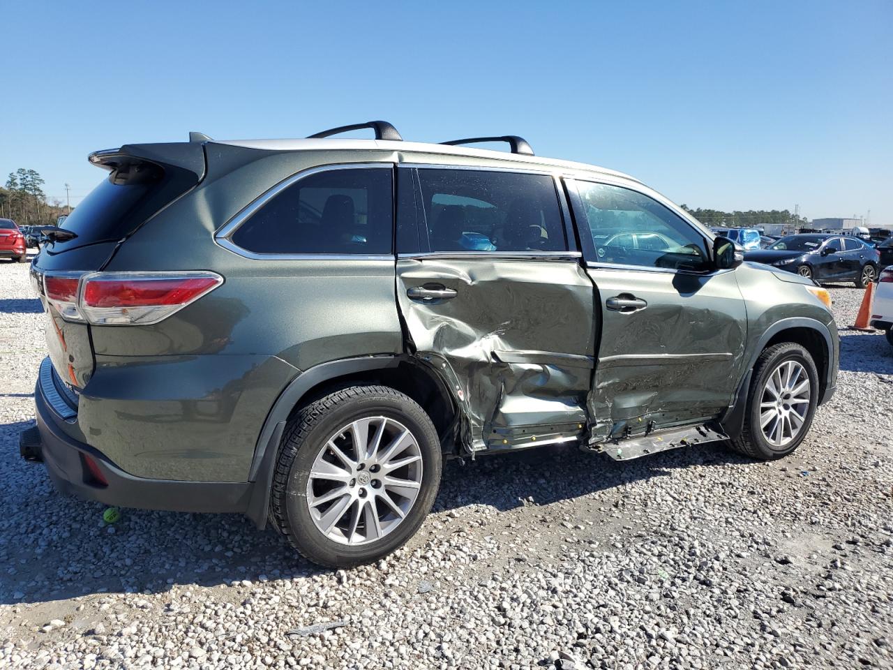 2015 Toyota Highlander - Image 3