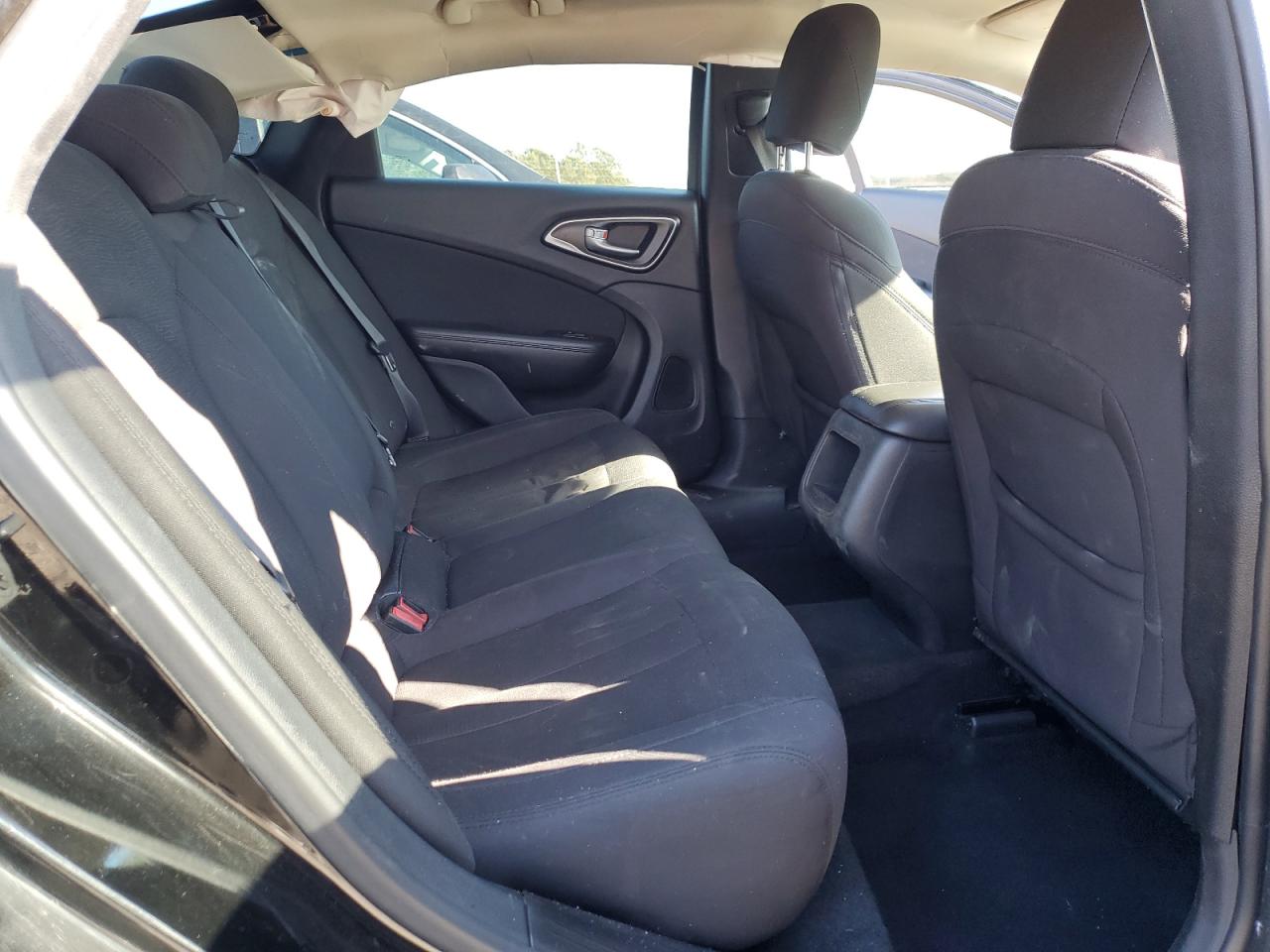 2015 Chrysler 200 - Image 10