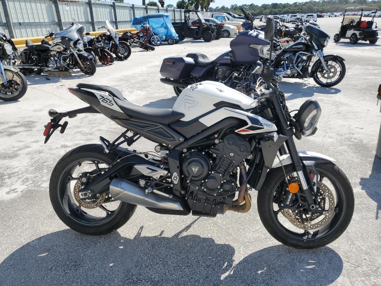 SMTA604S5RTBK3310 TRIUMPH MOTORCYCLE STREET 2024