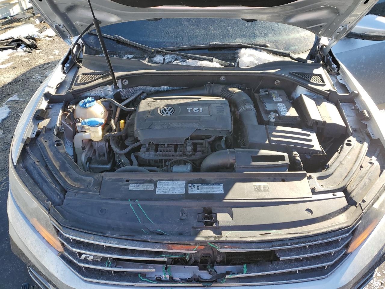 2017 Volkswagen Passat - Image 12