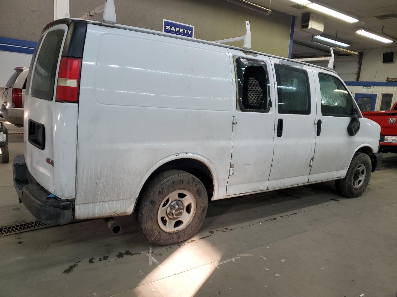 2008 GMC Savana - Image 3