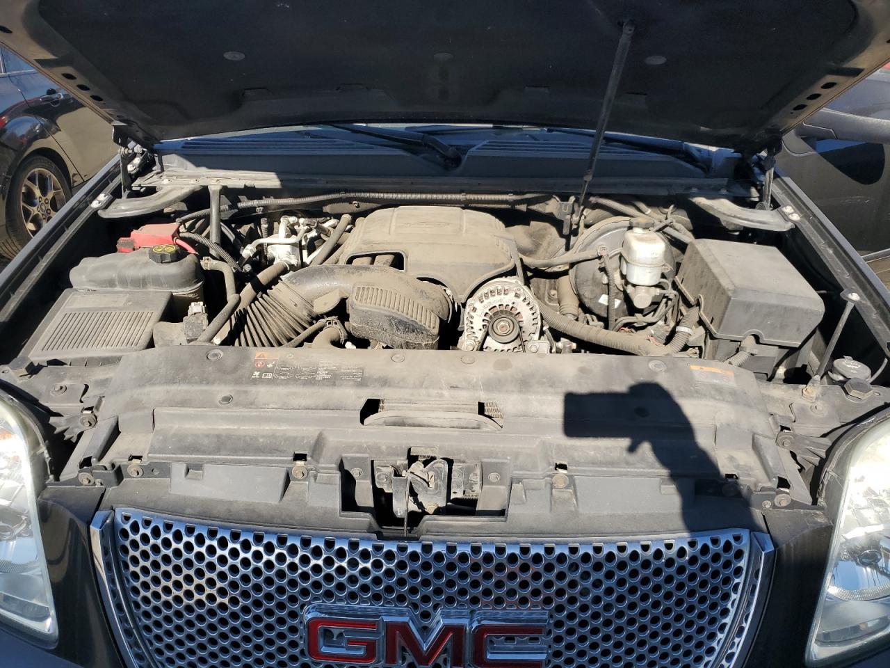 2013 GMC Yukon - Image 12