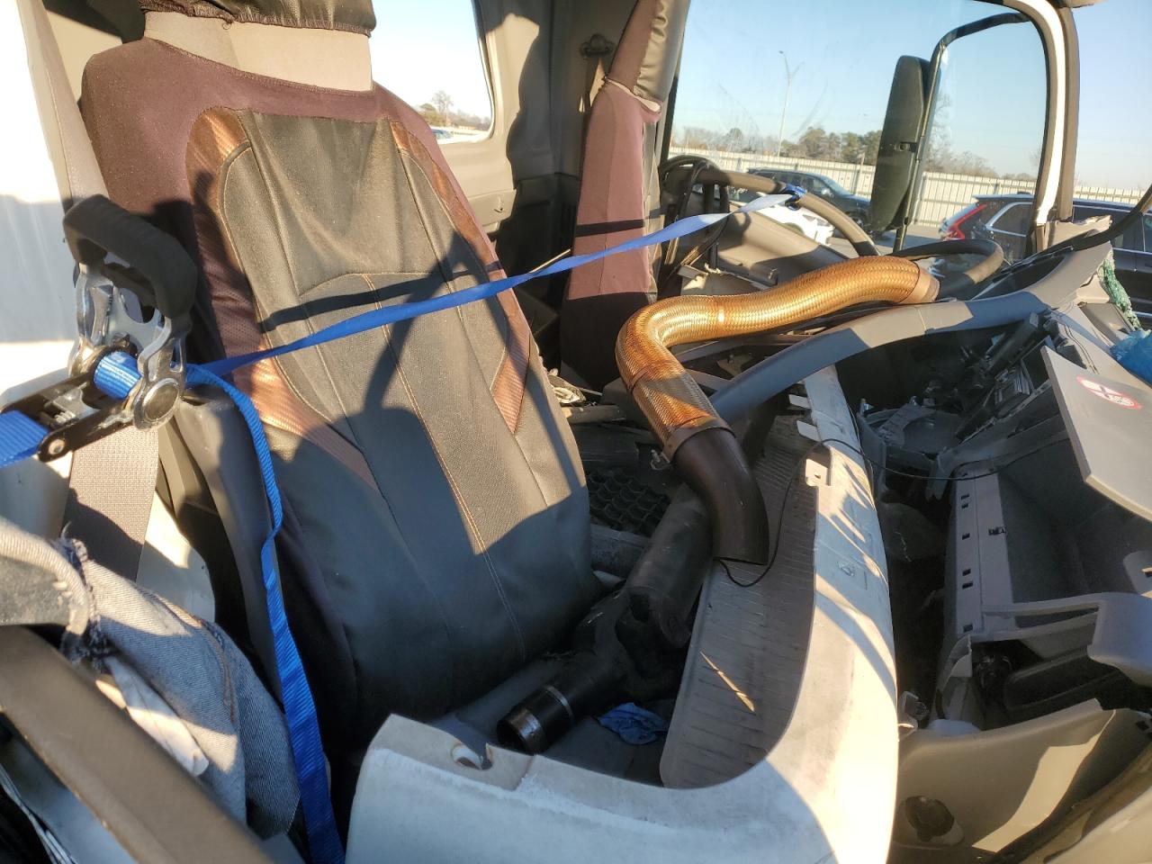 2016 Isuzu Npr VIN: 54DB4W1B4GS808880 Lot: 86942914