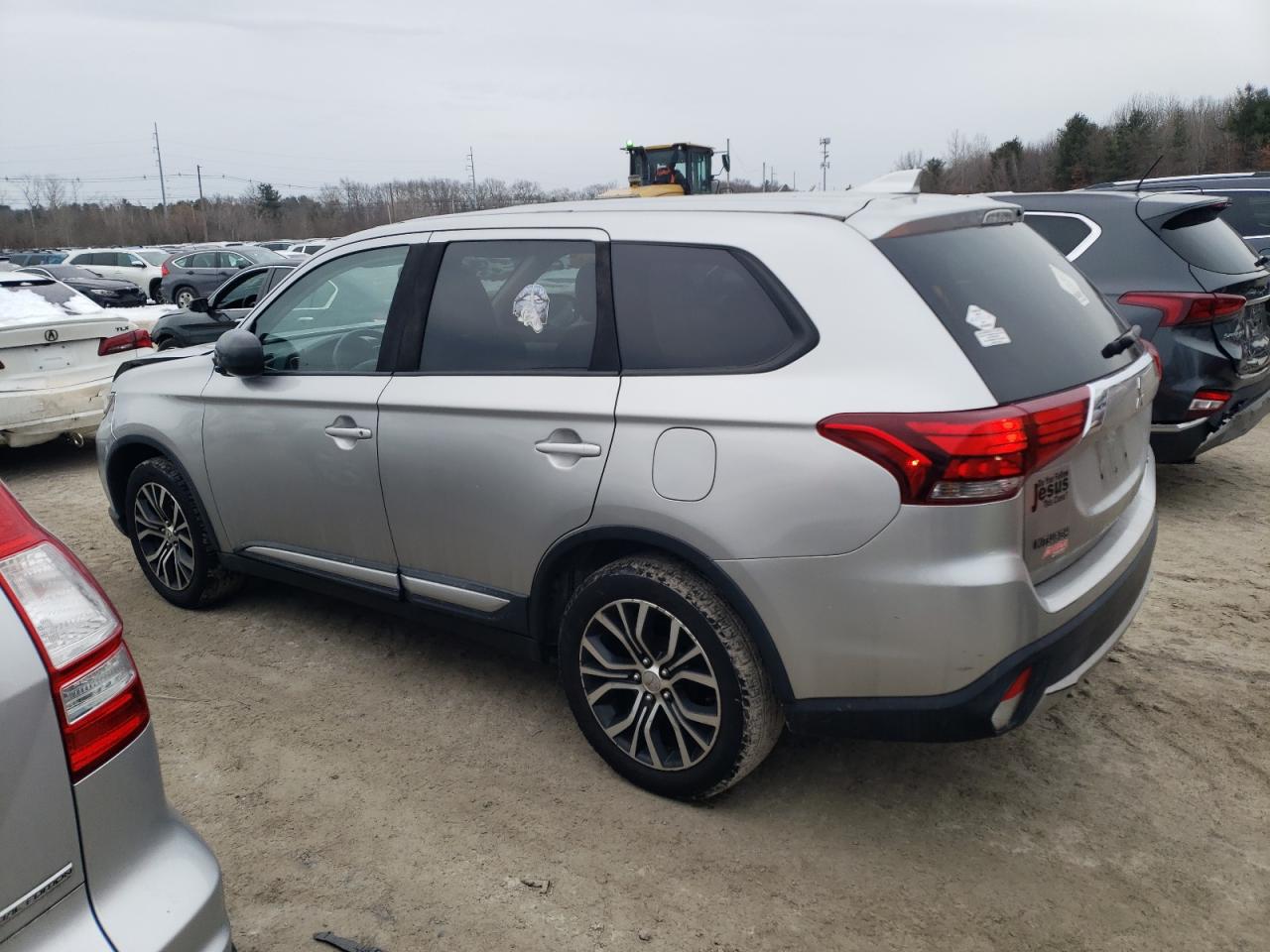 2018 Mitsubishi Outlander - Image 2
